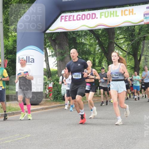 29.06.2025 - hella hamburg halbmarathon KatJ http://msf.ph/oto/8524539 29.06.2025 10:52:06 Zwischen KM18-KM19 1885, 4613, 7271, 7474 meine-sportfotos.de