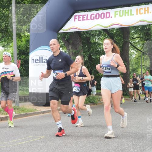 29.06.2025 - hella hamburg halbmarathon KatJ http://msf.ph/oto/8524555 29.06.2025 10:52:07 Zwischen KM18-KM19 1885, 4613, 7271, 7474 meine-sportfotos.de