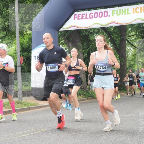 29.06.2025 - hella hamburg halbmarathon KatJ http://msf.ph/oto/8524560 29.06.2025 10:52:07 Zwischen KM18-KM19 1885, 4613, 7271, 7474 meine-sportfotos.de