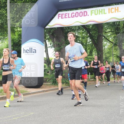 29.06.2025 - hella hamburg halbmarathon KatJ http://msf.ph/oto/8524618 29.06.2025 10:52:11 Zwischen KM18-KM19 1186, 1229, 1885, 2490, 5073, 6706, 7474, 7907 meine-sportfotos.de