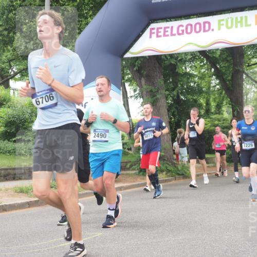 29.06.2025 - hella hamburg halbmarathon KatJ http://msf.ph/oto/8524649 29.06.2025 10:52:12 Zwischen KM18-KM19 1186, 1229, 1885, 2490, 5073, 6706, 7907 meine-sportfotos.de