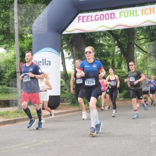 29.06.2025 - hella hamburg halbmarathon KatJ http://msf.ph/oto/8524674 29.06.2025 10:52:13 Zwischen KM18-KM19 1186, 1229, 2136, 2490, 5073, 6706, 7907 meine-sportfotos.de