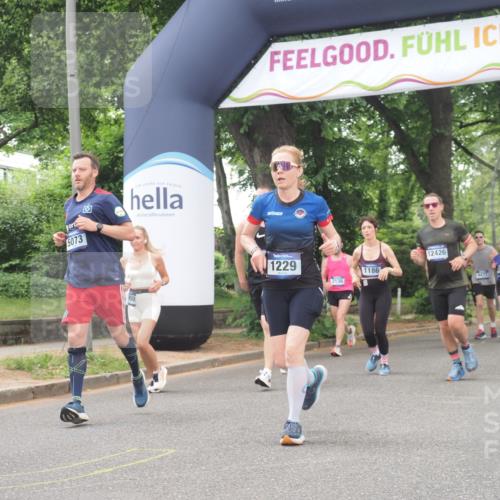 29.06.2025 - hella hamburg halbmarathon KatJ http://msf.ph/oto/8524680 29.06.2025 10:52:13 Zwischen KM18-KM19 1186, 1229, 2136, 2490, 5073, 6706, 7907 meine-sportfotos.de