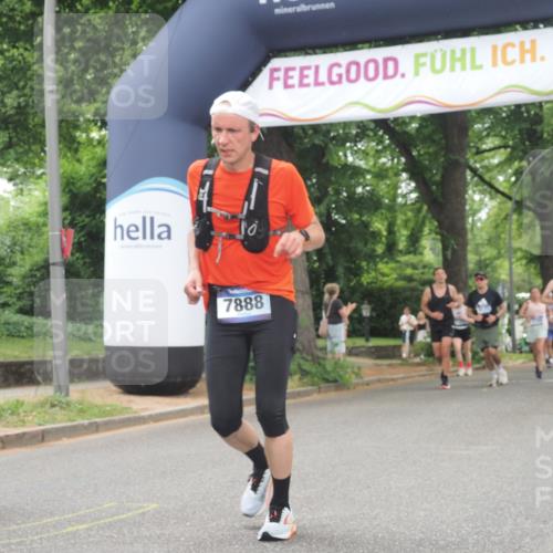 29.06.2025 - hella hamburg halbmarathon KatJ http://msf.ph/oto/8524792 29.06.2025 10:52:20 Zwischen KM18-KM19 1559, 2136, 3328, 4307, 6322, 7210, 7211, 7888 meine-sportfotos.de