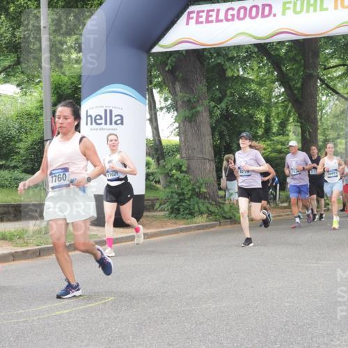 29.06.2025 - hella hamburg halbmarathon KatJ http://msf.ph/oto/8524887 29.06.2025 10:52:25 Zwischen KM18-KM19 1062, 3328, 7760, 8171, 8219 meine-sportfotos.de