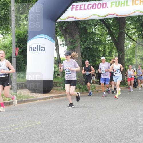 29.06.2025 - hella hamburg halbmarathon KatJ http://msf.ph/oto/8524919 29.06.2025 10:52:25 Zwischen KM18-KM19 1062, 3328, 7760, 8171, 8219 meine-sportfotos.de