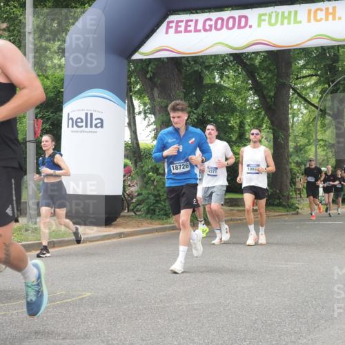 29.06.2025 - hella hamburg halbmarathon KatJ http://msf.ph/oto/8525124 29.06.2025 10:52:35 Zwischen KM18-KM19 1034, 5464, 6590, 7826, 8405 meine-sportfotos.de