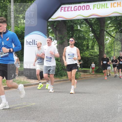 29.06.2025 - hella hamburg halbmarathon KatJ http://msf.ph/oto/8525159 29.06.2025 10:52:37 Zwischen KM18-KM19 7826 meine-sportfotos.de