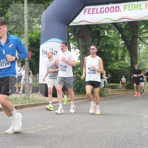 29.06.2025 - hella hamburg halbmarathon KatJ http://msf.ph/oto/8525165 29.06.2025 10:52:37 Zwischen KM18-KM19 7826 meine-sportfotos.de