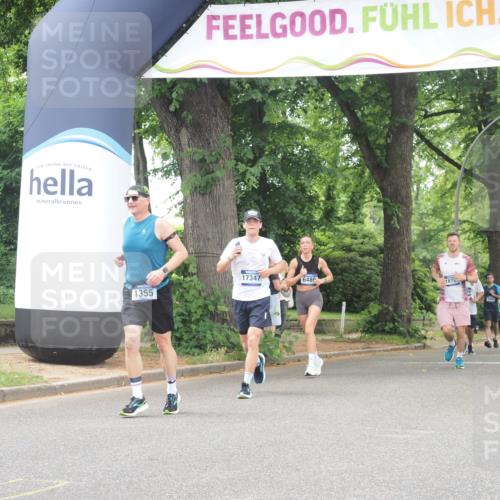 29.06.2025 - hella hamburg halbmarathon KatJ http://msf.ph/oto/8525501 29.06.2025 10:52:53 Zwischen KM18-KM19 1355, 3994 meine-sportfotos.de