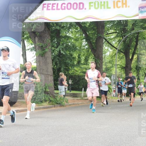 29.06.2025 - hella hamburg halbmarathon KatJ http://msf.ph/oto/8525534 29.06.2025 10:52:55 Zwischen KM18-KM19 1355, 3994, 6489 meine-sportfotos.de