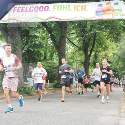 29.06.2025 - hella hamburg halbmarathon KatJ http://msf.ph/oto/8525545 29.06.2025 10:52:56 Zwischen KM18-KM19 1355, 3994, 6489 meine-sportfotos.de