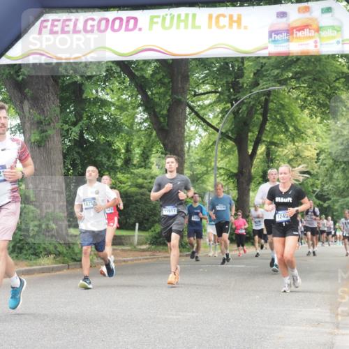 29.06.2025 - hella hamburg halbmarathon KatJ http://msf.ph/oto/8525552 29.06.2025 10:52:57 Zwischen KM18-KM19 1249, 1355, 3994, 6489 meine-sportfotos.de