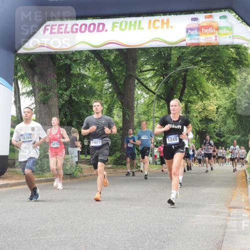 29.06.2025 - hella hamburg halbmarathon KatJ http://msf.ph/oto/8525557 29.06.2025 10:52:57 Zwischen KM18-KM19 1249, 1355, 3994, 6489 meine-sportfotos.de