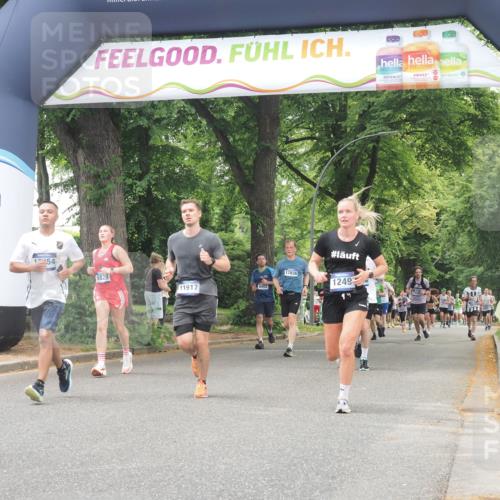 29.06.2025 - hella hamburg halbmarathon KatJ http://msf.ph/oto/8525561 29.06.2025 10:52:58 Zwischen KM18-KM19 1249, 1355, 3994, 6489 meine-sportfotos.de
