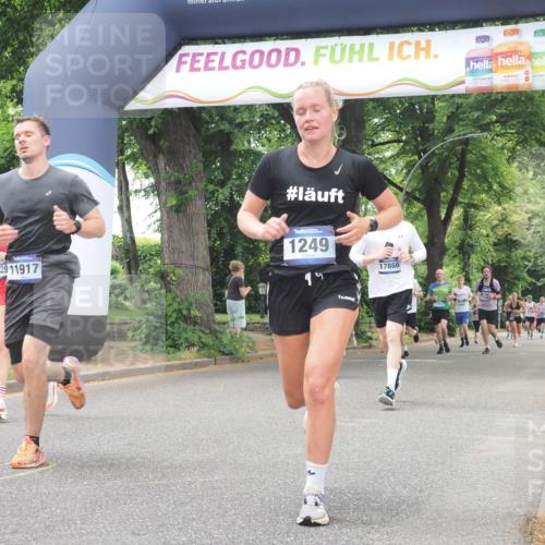 29.06.2025 - hella hamburg halbmarathon KatJ http://msf.ph/oto/8525596 29.06.2025 10:52:59 Zwischen KM18-KM19 1249, 1355, 6489 meine-sportfotos.de