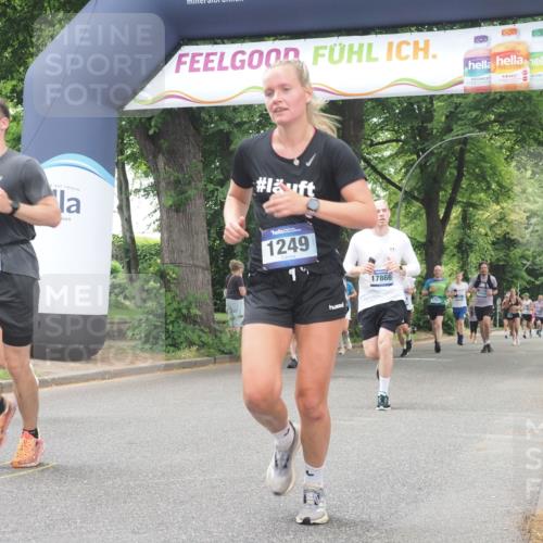 29.06.2025 - hella hamburg halbmarathon KatJ http://msf.ph/oto/8525602 29.06.2025 10:52:59 Zwischen KM18-KM19 1249, 1355, 6489 meine-sportfotos.de