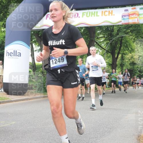 29.06.2025 - hella hamburg halbmarathon KatJ http://msf.ph/oto/8525612 29.06.2025 10:52:59 Zwischen KM18-KM19 1249, 1355, 6489 meine-sportfotos.de