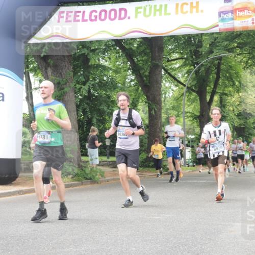 29.06.2025 - hella hamburg halbmarathon KatJ http://msf.ph/oto/8525681 29.06.2025 10:53:04 Zwischen KM18-KM19 1249, 1781, 5951, 8402 meine-sportfotos.de