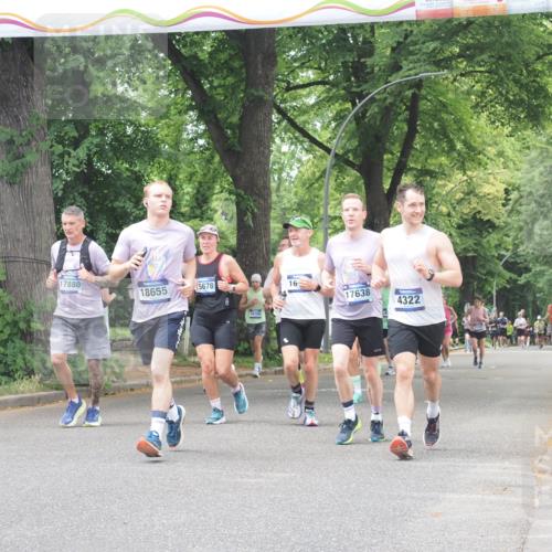 29.06.2025 - hella hamburg halbmarathon KatJ http://msf.ph/oto/8525802 29.06.2025 10:53:11 Zwischen KM18-KM19 4227, 4322, 4499 meine-sportfotos.de