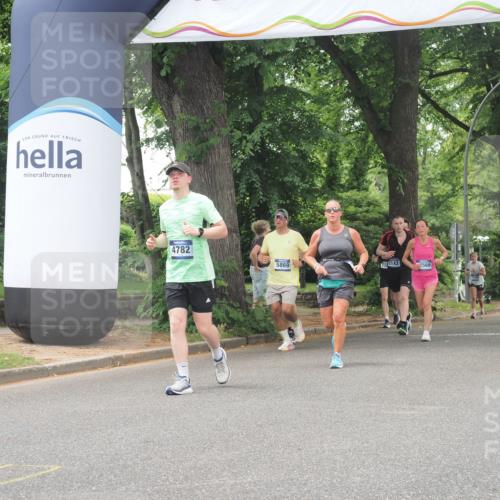 29.06.2025 - hella hamburg halbmarathon KatJ http://msf.ph/oto/8525893 29.06.2025 10:53:18 Zwischen KM18-KM19 1790, 3461, 4286, 4782, 7485 meine-sportfotos.de