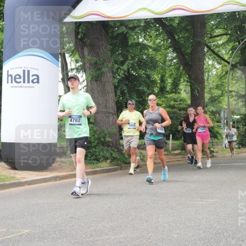 29.06.2025 - hella hamburg halbmarathon KatJ http://msf.ph/oto/8525902 29.06.2025 10:53:18 Zwischen KM18-KM19 1790, 3461, 4286, 4782, 7485 meine-sportfotos.de