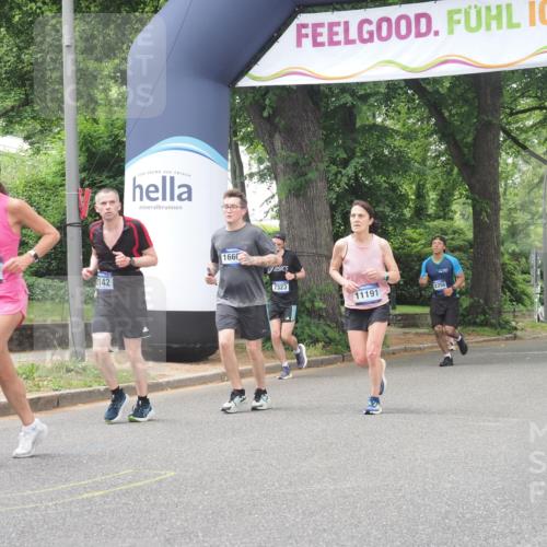 29.06.2025 - hella hamburg halbmarathon KatJ http://msf.ph/oto/8526015 29.06.2025 10:53:22 Zwischen KM18-KM19 2142, 4286, 4782, 5869, 7323, 7485 meine-sportfotos.de