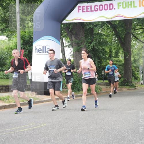 29.06.2025 - hella hamburg halbmarathon KatJ http://msf.ph/oto/8526024 29.06.2025 10:53:22 Zwischen KM18-KM19 2142, 4286, 4782, 5869, 7323, 7485 meine-sportfotos.de