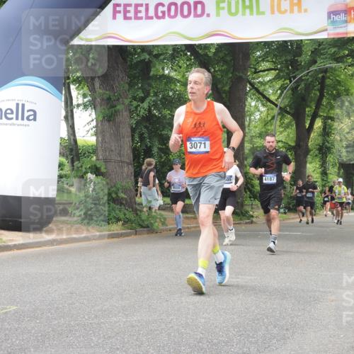 29.06.2025 - hella hamburg halbmarathon KatJ http://msf.ph/oto/8526100 29.06.2025 10:53:29 Zwischen KM18-KM19 2142, 3071, 4187, 7323 meine-sportfotos.de