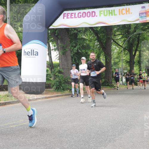 29.06.2025 - hella hamburg halbmarathon KatJ http://msf.ph/oto/8526108 29.06.2025 10:53:30 Zwischen KM18-KM19 2142, 3071, 4187 meine-sportfotos.de