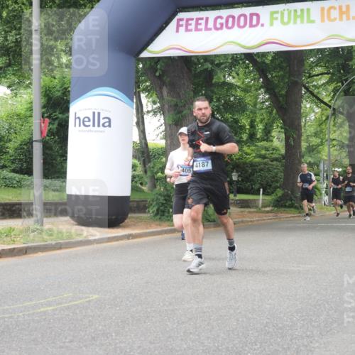 29.06.2025 - hella hamburg halbmarathon KatJ http://msf.ph/oto/8526126 29.06.2025 10:53:30 Zwischen KM18-KM19 2142, 3071, 4187 meine-sportfotos.de