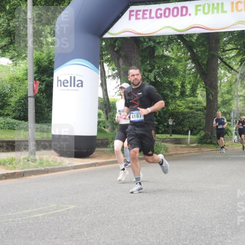 29.06.2025 - hella hamburg halbmarathon KatJ http://msf.ph/oto/8526129 29.06.2025 10:53:30 Zwischen KM18-KM19 2142, 3071, 4187 meine-sportfotos.de