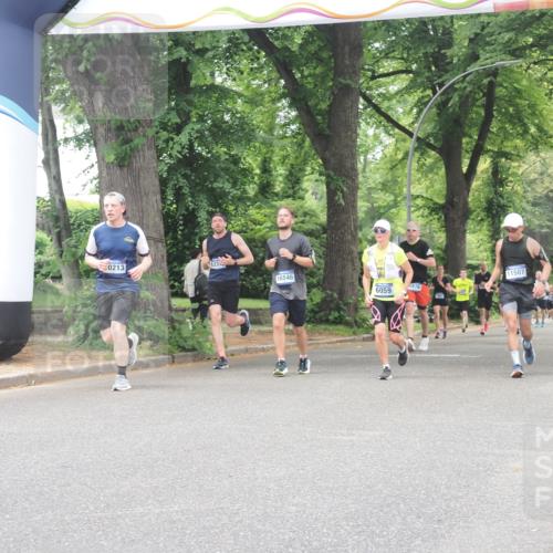 29.06.2025 - hella hamburg halbmarathon KatJ http://msf.ph/oto/8526189 29.06.2025 10:53:34 Zwischen KM18-KM19 3071, 4187, 6059 meine-sportfotos.de