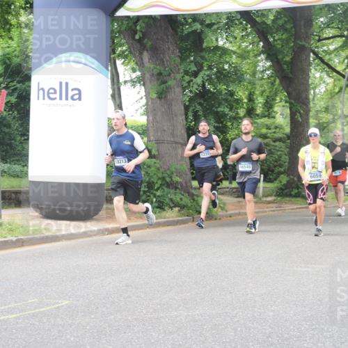 29.06.2025 - hella hamburg halbmarathon KatJ http://msf.ph/oto/8526202 29.06.2025 10:53:35 Zwischen KM18-KM19 4187, 6059 meine-sportfotos.de