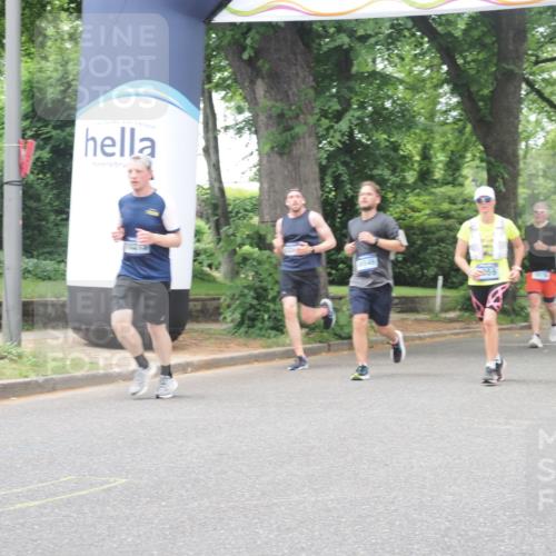 29.06.2025 - hella hamburg halbmarathon KatJ http://msf.ph/oto/8526219 29.06.2025 10:53:35 Zwischen KM18-KM19 4187, 6059 meine-sportfotos.de