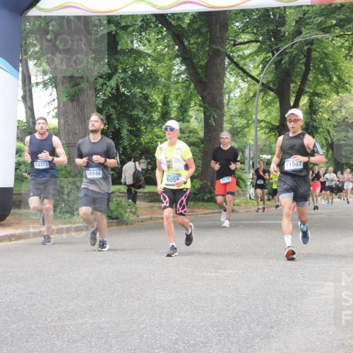 29.06.2025 - hella hamburg halbmarathon KatJ http://msf.ph/oto/8526233 29.06.2025 10:53:36 Zwischen KM18-KM19 4187, 6059 meine-sportfotos.de