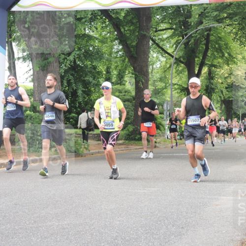 29.06.2025 - hella hamburg halbmarathon KatJ http://msf.ph/oto/8526237 29.06.2025 10:53:36 Zwischen KM18-KM19 4187, 6059 meine-sportfotos.de