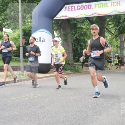 29.06.2025 - hella hamburg halbmarathon KatJ http://msf.ph/oto/8526262 29.06.2025 10:53:37 Zwischen KM18-KM19 5976, 6059 meine-sportfotos.de