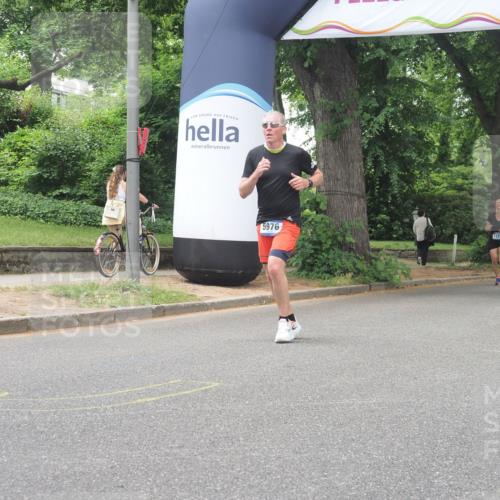 29.06.2025 - hella hamburg halbmarathon KatJ http://msf.ph/oto/8526314 29.06.2025 10:53:39 Zwischen KM18-KM19 5976, 6059 meine-sportfotos.de