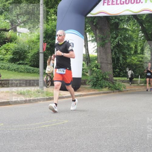 29.06.2025 - hella hamburg halbmarathon KatJ http://msf.ph/oto/8526334 29.06.2025 10:53:40 Zwischen KM18-KM19 5976, 6059 meine-sportfotos.de