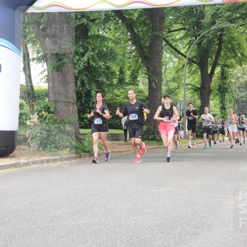 29.06.2025 - hella hamburg halbmarathon KatJ http://msf.ph/oto/8526351 29.06.2025 10:53:42 Zwischen KM18-KM19 1329, 5976 meine-sportfotos.de