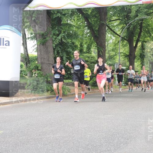 29.06.2025 - hella hamburg halbmarathon KatJ http://msf.ph/oto/8526366 29.06.2025 10:53:42 Zwischen KM18-KM19 1329, 5976 meine-sportfotos.de