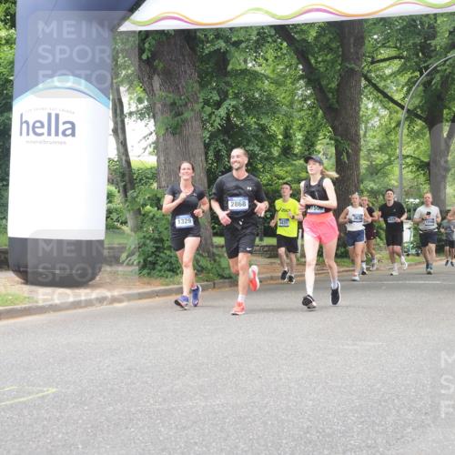 29.06.2025 - hella hamburg halbmarathon KatJ http://msf.ph/oto/8526382 29.06.2025 10:53:43 Zwischen KM18-KM19 1329, 5976 meine-sportfotos.de