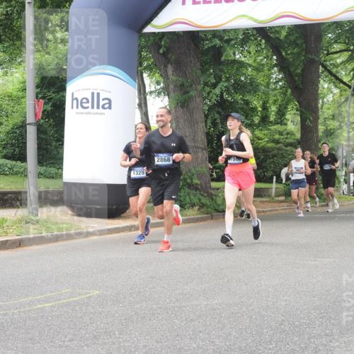 29.06.2025 - hella hamburg halbmarathon KatJ http://msf.ph/oto/8526405 29.06.2025 10:53:44 Zwischen KM18-KM19 1329, 2868, 5976 meine-sportfotos.de