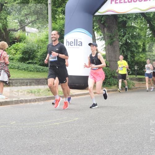 29.06.2025 - hella hamburg halbmarathon KatJ http://msf.ph/oto/8526443 29.06.2025 10:53:44 Zwischen KM18-KM19 1329, 2868, 5976 meine-sportfotos.de