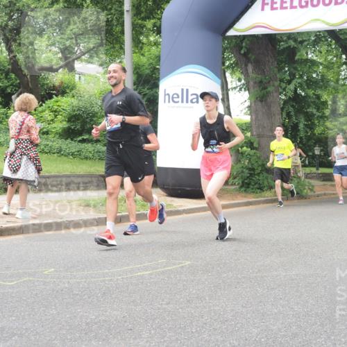 29.06.2025 - hella hamburg halbmarathon KatJ http://msf.ph/oto/8526448 29.06.2025 10:53:45 Zwischen KM18-KM19 1329, 2868, 5976 meine-sportfotos.de