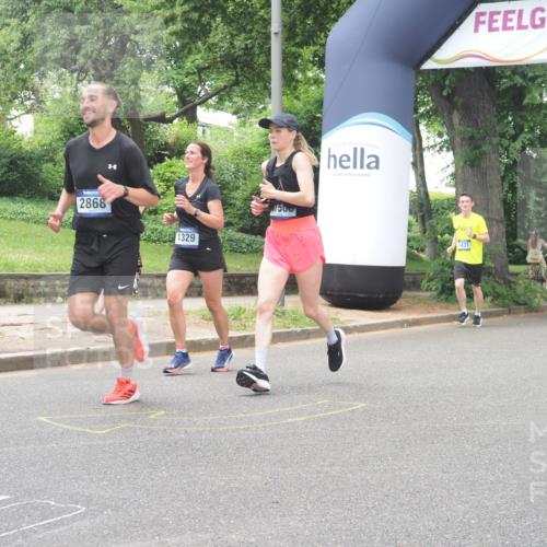 29.06.2025 - hella hamburg halbmarathon KatJ http://msf.ph/oto/8526468 29.06.2025 10:53:45 Zwischen KM18-KM19 1329, 2868, 5976 meine-sportfotos.de