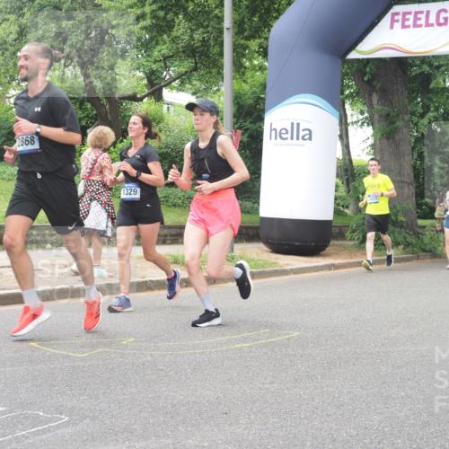 29.06.2025 - hella hamburg halbmarathon KatJ http://msf.ph/oto/8526472 29.06.2025 10:53:45 Zwischen KM18-KM19 1329, 2868, 5976 meine-sportfotos.de