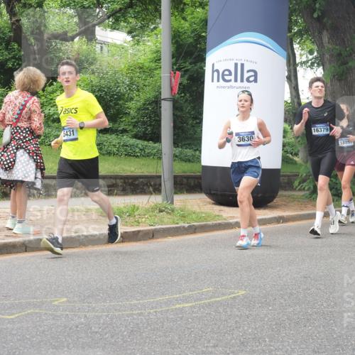 29.06.2025 - hella hamburg halbmarathon KatJ http://msf.ph/oto/8526503 29.06.2025 10:53:48 Zwischen KM18-KM19 1329, 2868, 3630, 4532, 5431 meine-sportfotos.de