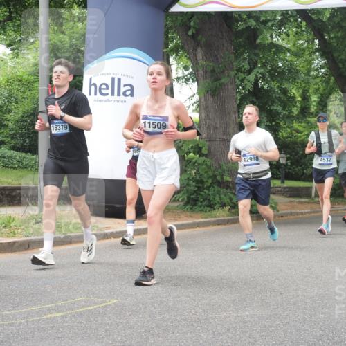 29.06.2025 - hella hamburg halbmarathon KatJ http://msf.ph/oto/8526540 29.06.2025 10:53:49 Zwischen KM18-KM19 1329, 2868, 3630, 4532, 5431 meine-sportfotos.de